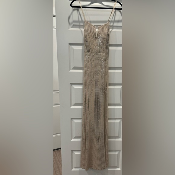 STUNNING EVENING DRESS. Champagne and Sparkles, excellent condition. Size 7 - Picture 9 of 9